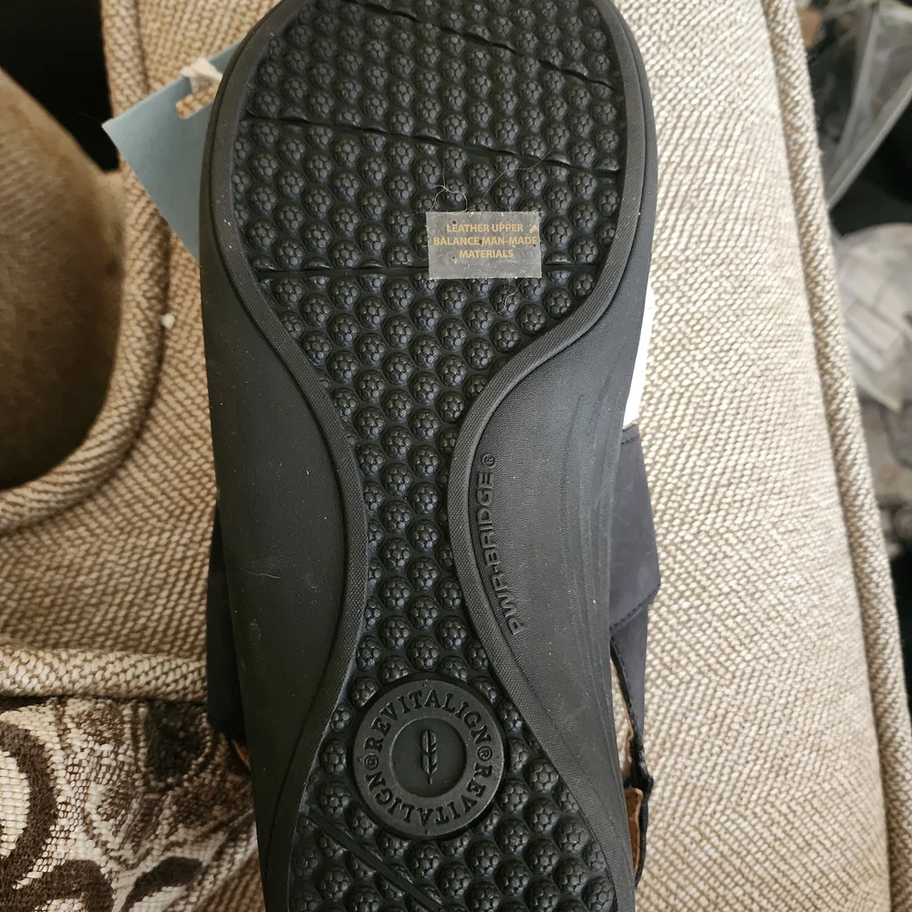 Jan - REVITALIGN Black Sandals with Textured Sole
